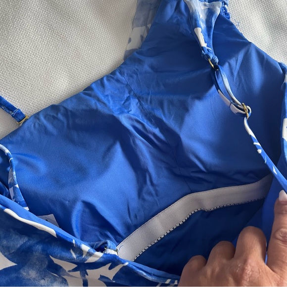 Trina Turk Women's Standard Basque Asymmetrical One
Piece Size 10 - Picture 12 of 12